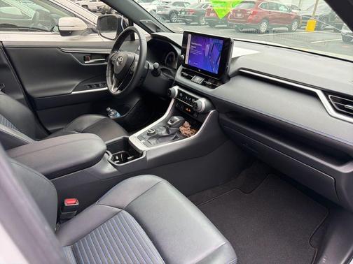 Wind Chill Pearl / Midnight Black Metallic 2023 Toyota RAV4 Hybrid XSE