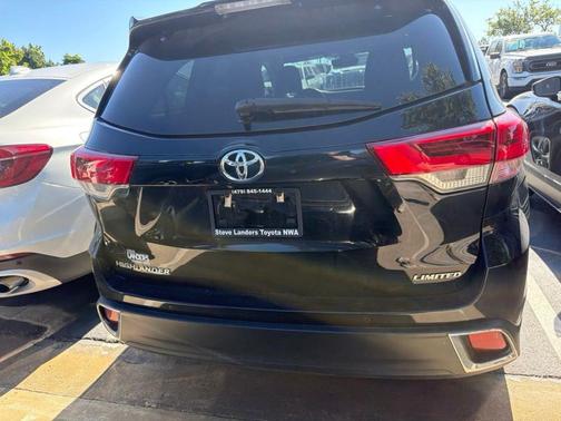 Midnight Black Metallic 2017 Toyota Highlander Limited