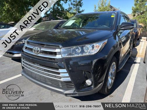 Midnight Black Metallic 2017 Toyota Highlander Limited