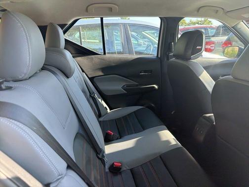 Aspen White / Super Black 2023 Nissan Kicks SR