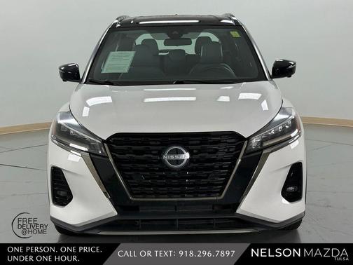 Aspen White / Super Black 2023 Nissan Kicks SR
