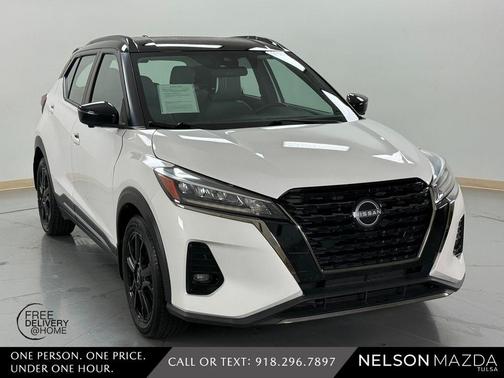Aspen White / Super Black 2023 Nissan Kicks SR