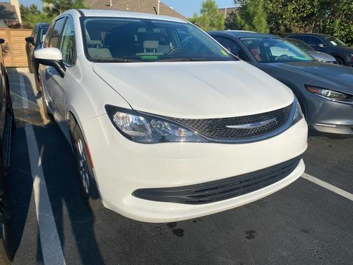 2020 Chrysler Voyager LX