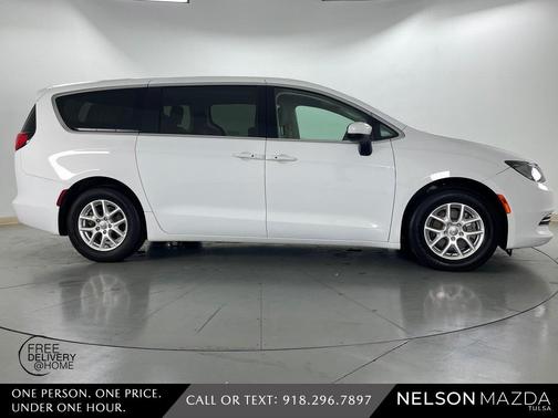 2020 Chrysler Voyager LX