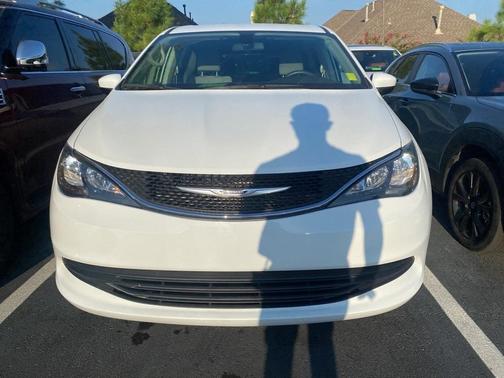2020 Chrysler Voyager LX