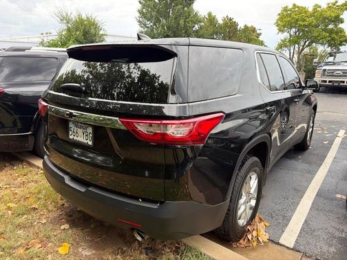Mosaic Black Metallic 2019 Chevrolet Traverse LS