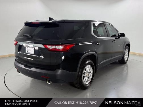 Mosaic Black Metallic 2019 Chevrolet Traverse LS