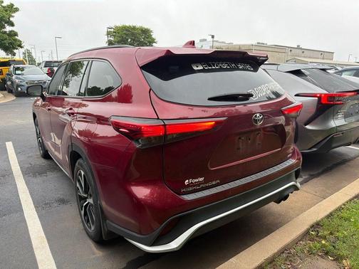 Maroon 2022 Toyota Highlander XSE