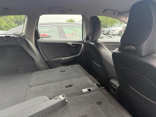 Ice White 2016 Volvo XC60 T5 Drive-E