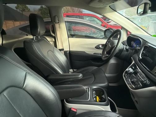 2022 Chrysler Pacifica Touring-L