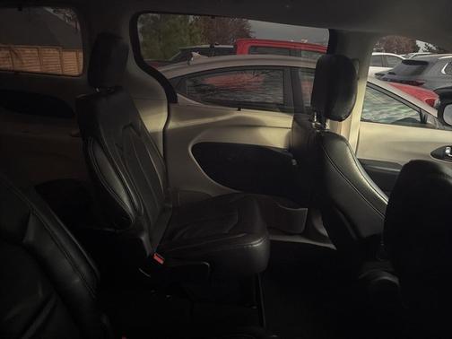 2022 Chrysler Pacifica Touring-L