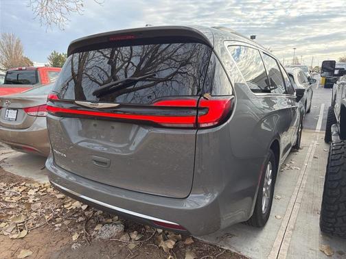 2022 Chrysler Pacifica Touring-L
