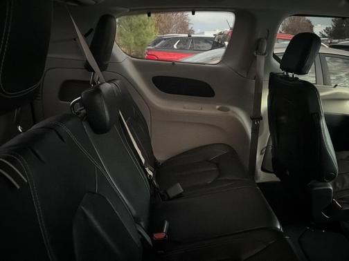 2022 Chrysler Pacifica Touring-L