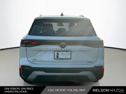 Pure White 2025 Volkswagen Tiguan 2.0T SE