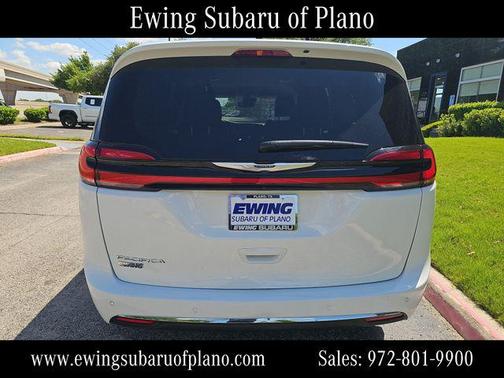 Bright White Clearcoat 2024 Chrysler Pacifica Touring L