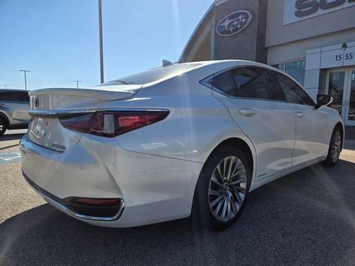 2020 Lexus ES 300h Ultra Luxury