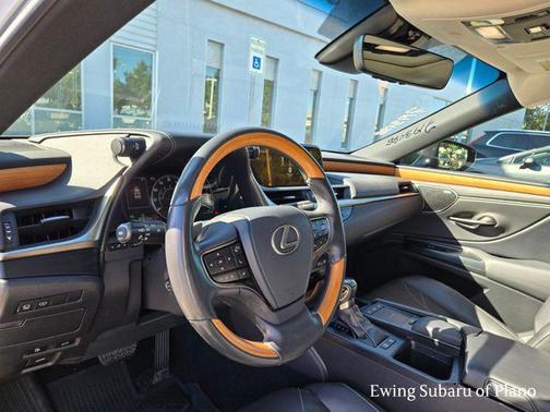 2020 Lexus ES 300h Ultra Luxury