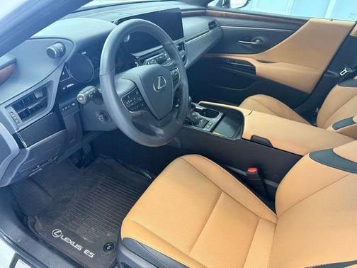 2023 Lexus ES 300h Base