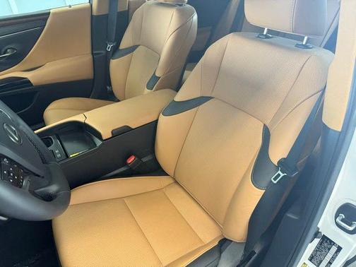 2023 Lexus ES 300h Base