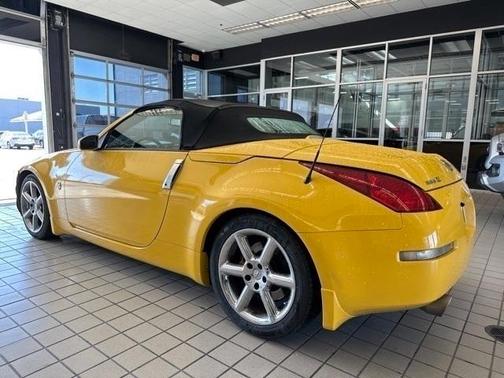 Photo 3 of 7 of 2005 Nissan 350Z Grand Touring