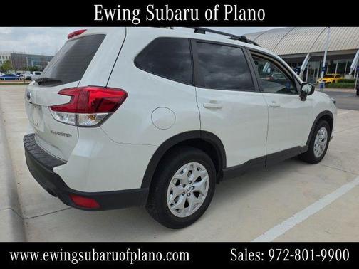 Crystal White Pearl 2022 Subaru Forester Base