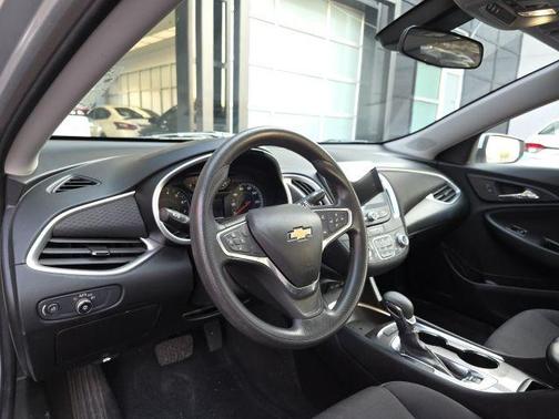 2022 Chevrolet Malibu FWD LT