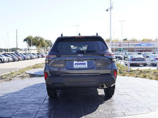 2025 Subaru Forester Base