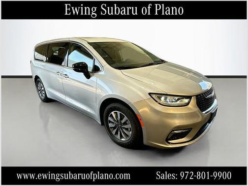 Silver Mist Clearcoat 2024 Chrysler Pacifica Hybrid Select