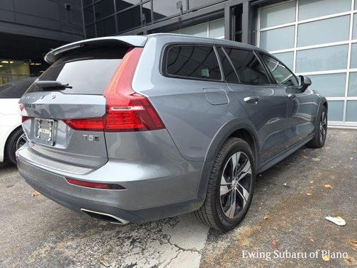 2021 Volvo V60 Cross Country T5