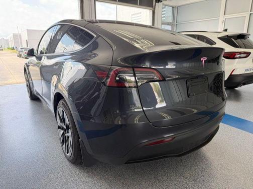 2024 Tesla Model Y Base