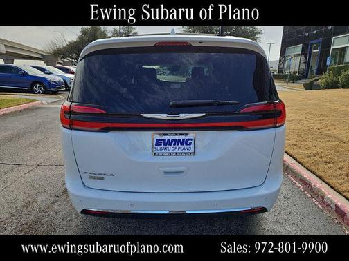 2022 Chrysler Pacifica Touring L