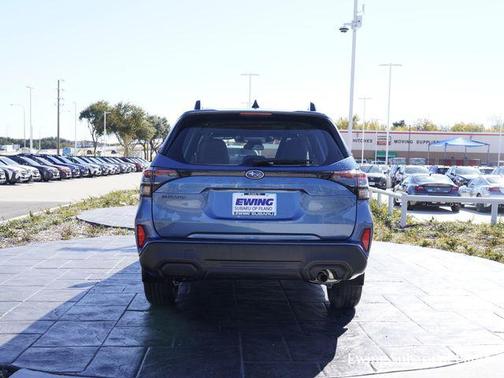 2025 Subaru Forester Base