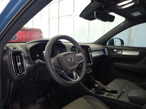 2023 Volvo XC40 B5 Core