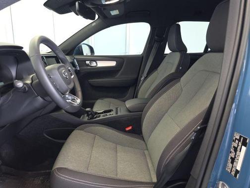 2023 Volvo XC40 B5 Core