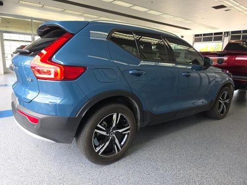 2023 Volvo XC40 B5 Core