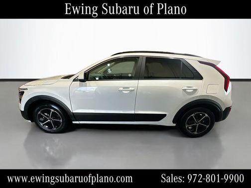 Snow White Pearl 2025 Kia Niro LX