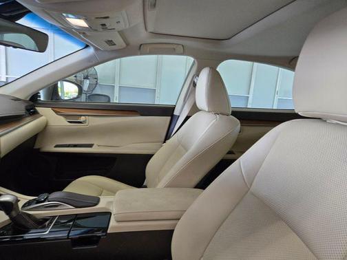 2016 Lexus ES 300h Base