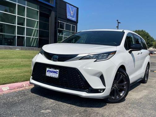 2021 Toyota Sienna XSE 7 Passenger