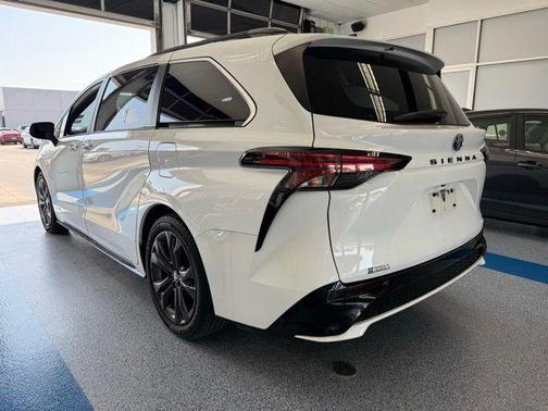 2021 Toyota Sienna XSE 7 Passenger
