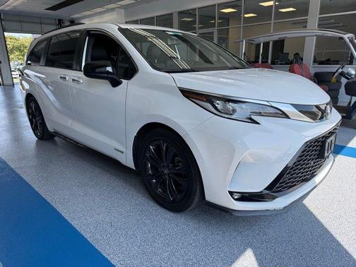 2021 Toyota Sienna XSE 7 Passenger