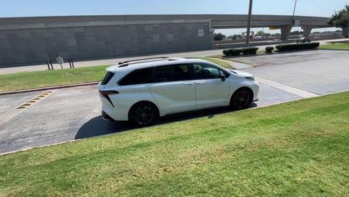 2021 Toyota Sienna XSE 7 Passenger