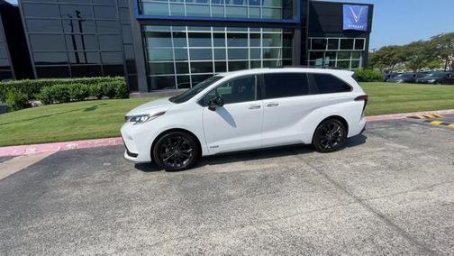 2021 Toyota Sienna XSE 7 Passenger