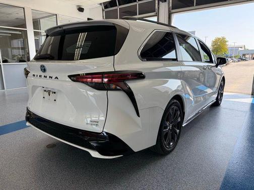 2021 Toyota Sienna XSE 7 Passenger