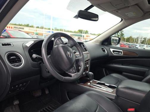 2017 Nissan Pathfinder Platinum