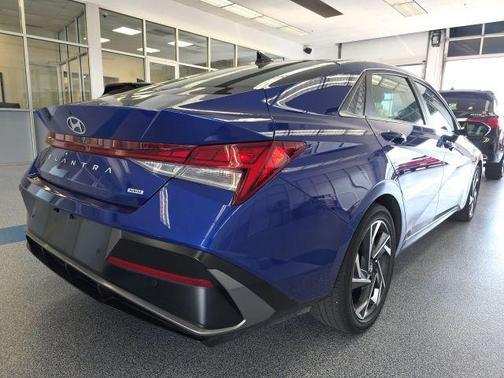 2024 Hyundai ELANTRA HEV Limited