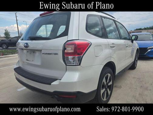Crystal White Pearl 2018 Subaru Forester 2.5i