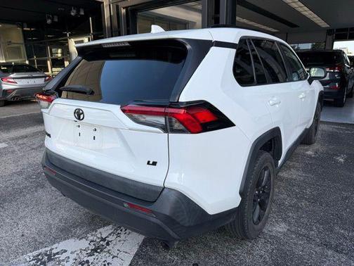 2021 Toyota RAV4 LE