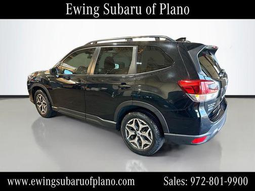 Crystal Black Silica 2023 Subaru Forester Premium