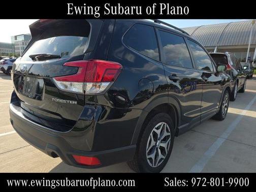 Crystal Black Silica 2023 Subaru Forester Premium
