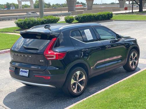 2023 Volvo XC40 B5 Plus Bright Theme